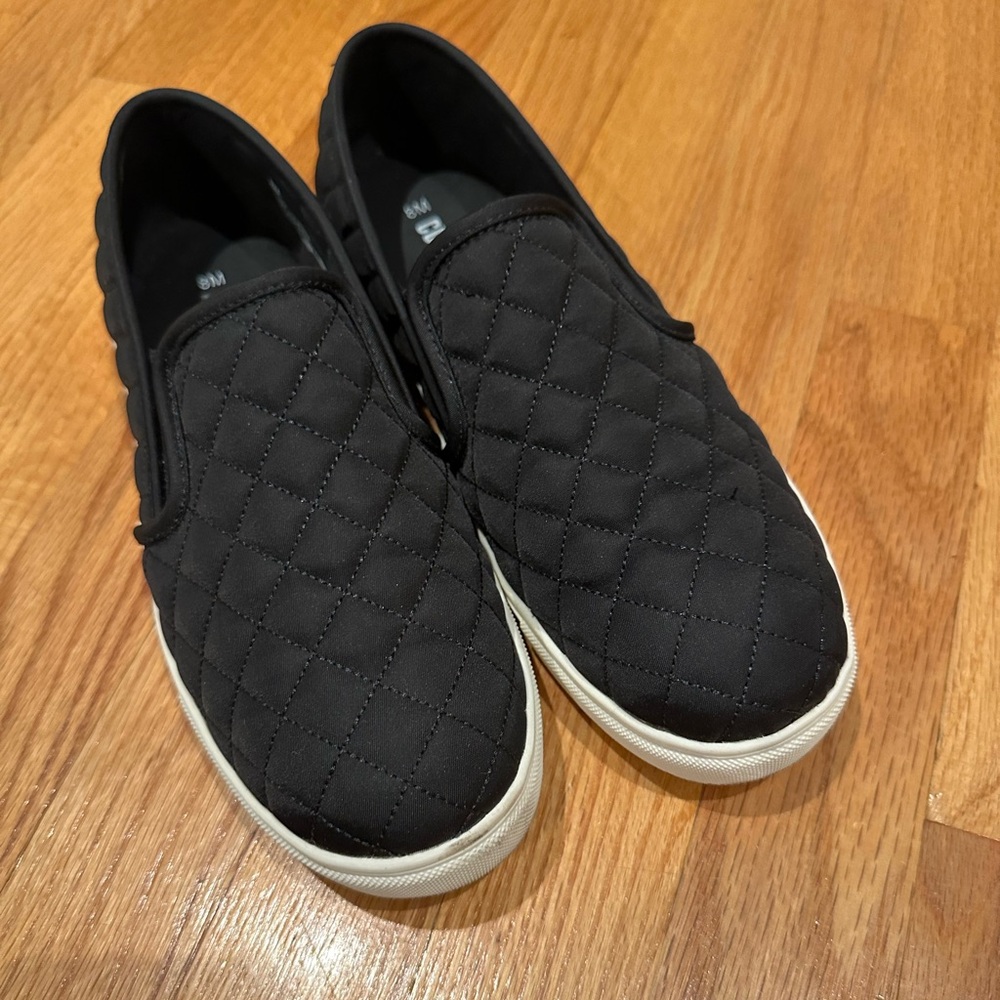 Cushionaire Black Slip On Sneaker. Worn Once. Sz 8. Like new. No defects.
